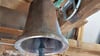Die restaurierte Glocke hängt wieder im Glockenturm und ist an das elektrische Läutewerk angeschlossen. Am 21. Juni erfolgt die Einweihung. 
