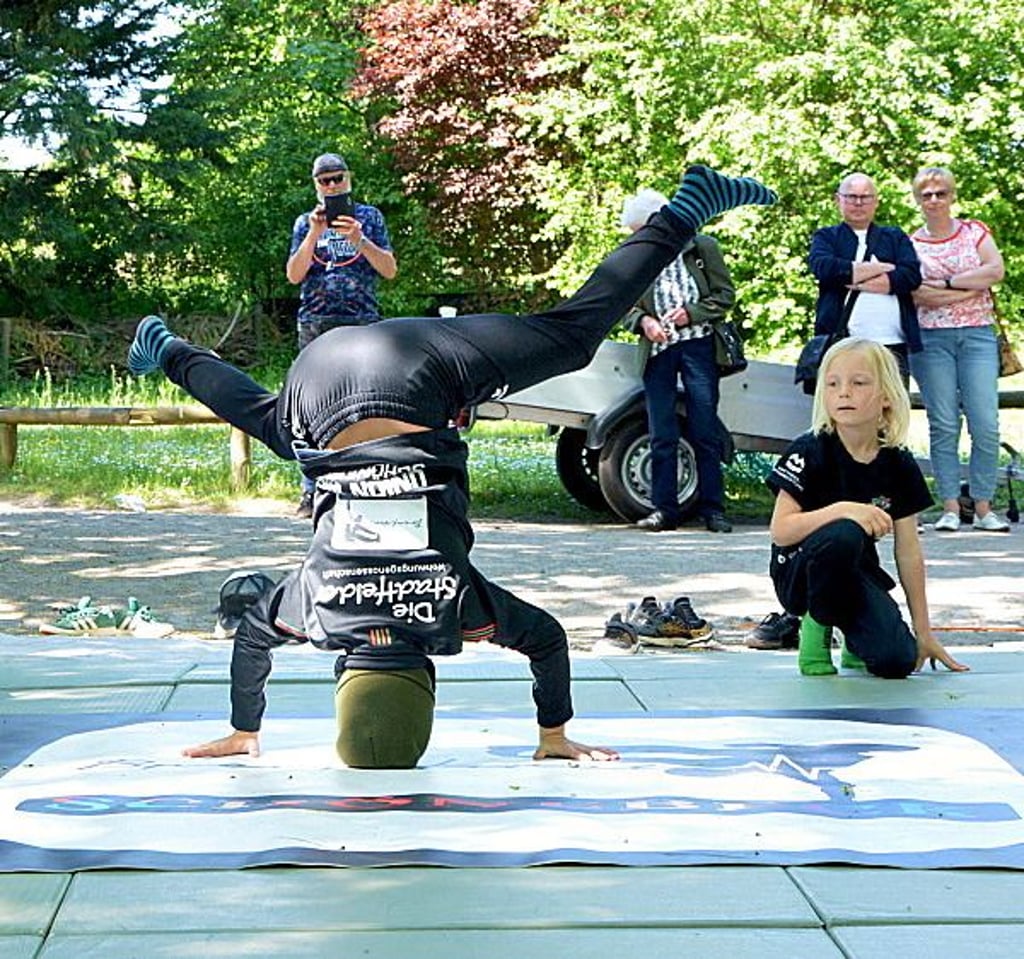 1. Mai spektakulär: Die jungen Breakdancer von Union 1861 Schönebeck präsentierten ihre aktobatischen Tanzmoves.