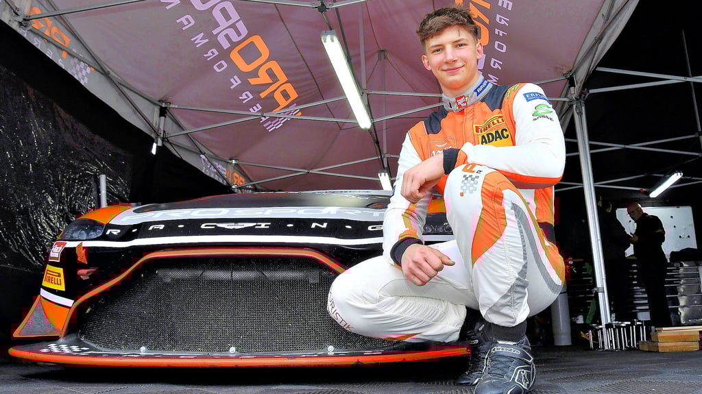 Hugo Sasse aus Aschersleben überzeugte mit zwei Podestplätzen bei der Sportwagen-Nachwuchsserie in Oschersleben. Auch bei den nächsten Rennen möchte er vorne mitmischen.