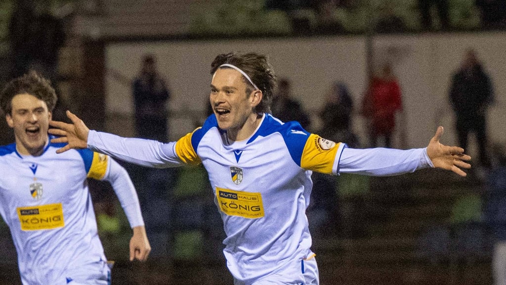 Elias Löder (r.) zeigt sich für Carl Zeiss Jena enorm treffsicher.