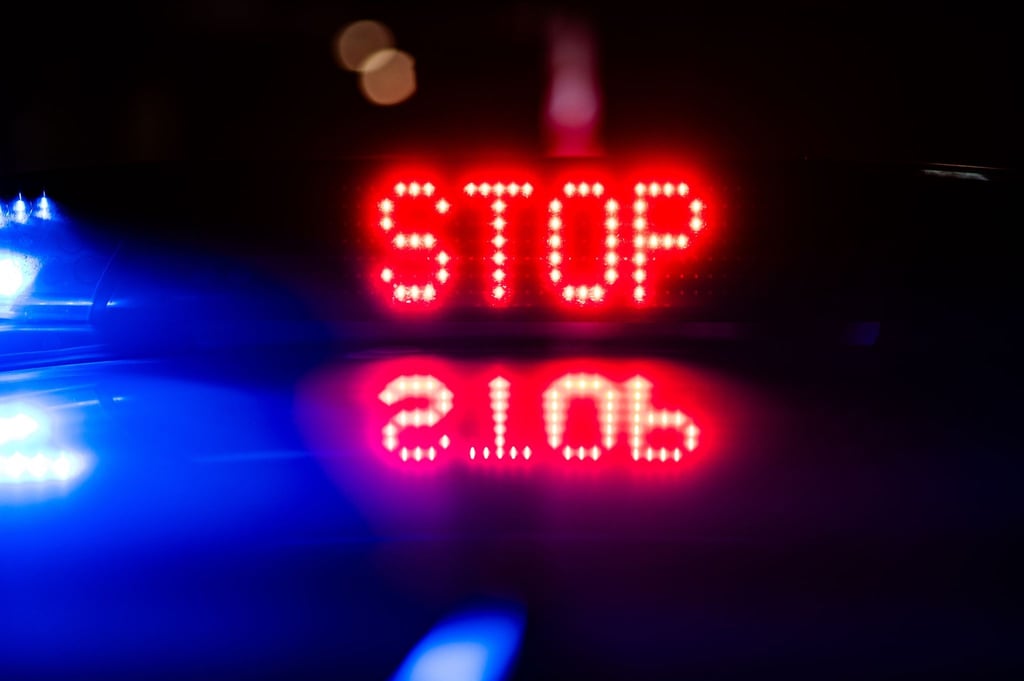 Der 22 Jahre alte Autofahrer flüchtete vor einer Polizeikontrolle in Osnabrück. (Symbolbild)