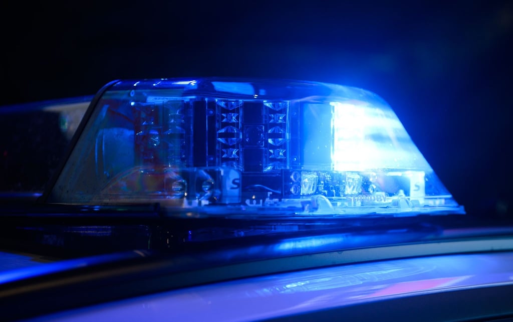 Mutige Zeugen halten Verdächtigen in Bremen fest, bis die Polizei eintrifft. (Symbolbild)