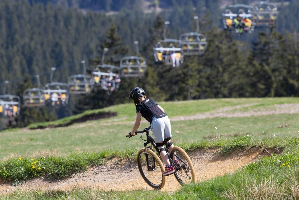 Im Winter die Skifahrer, im Sommer die Mountainbiker: der Bikepark am Fallbachlift Oberhof.