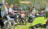 Gleich in einer ganzen Kolonne von Zweirädern rollten die Bewohner der Hegebreite in Bernburg zum Oldtimertreffen an.