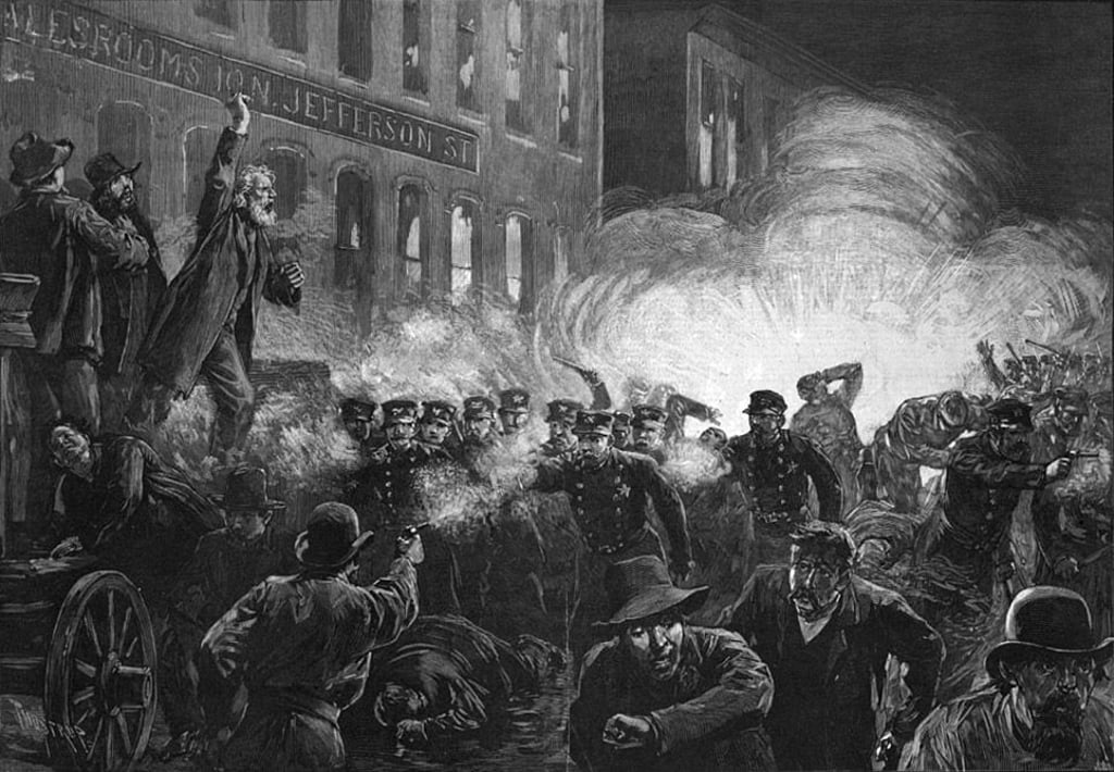 Am 1. Mai 1886 begann in Chicago ein mehrtägiger Streik um eine Reduzierung der täglichen Arbeitszeit. Die mit diesem und den darauf folgenden Tagen verbundenen Ereignisse werden als Haymarket Riot bezeichnet.