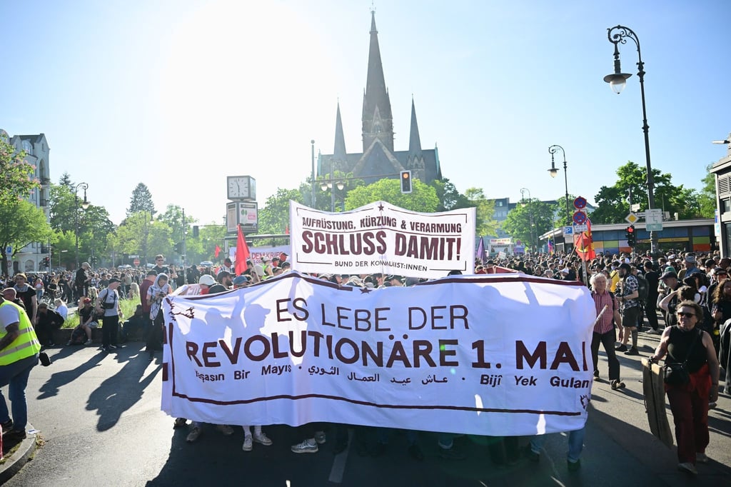 Linke Proteste starten am Südstern in Kreuzberg.