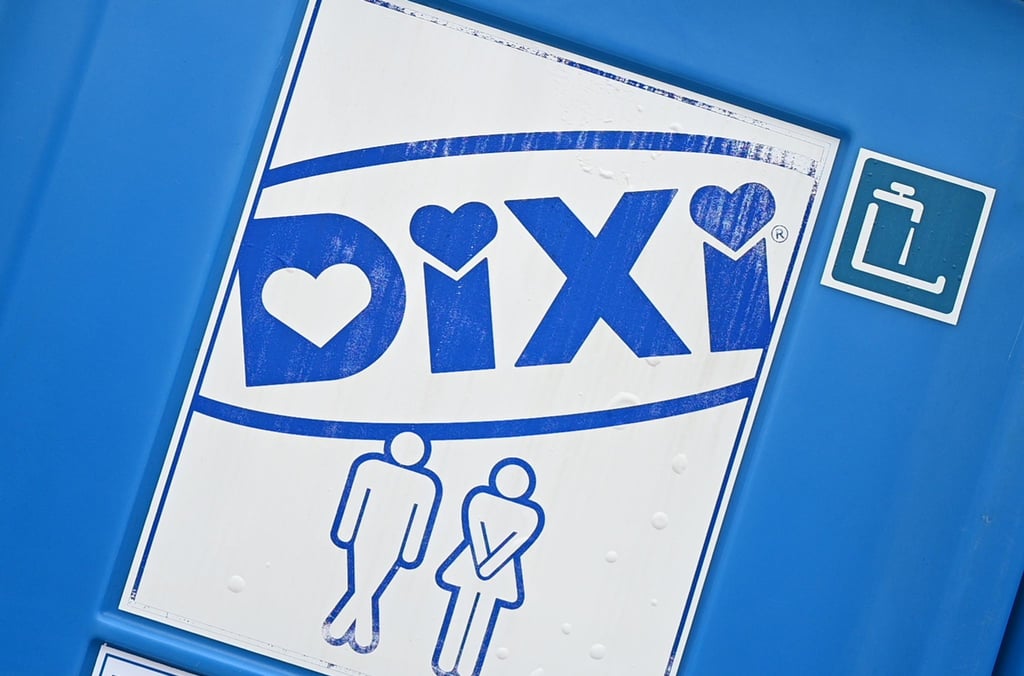 Eine Baustelle in Nienburg vermisst eine solche Dixi-Toilette. (Archivfoto)