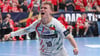 Gisli Kristjansson jubelt nach seinem entscheidenden Treffer zum 28:27 vor dem Magdeburger Fanblock.