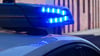 Eine Polizeibeamtin wird bei einem Verkehrsunfall schwer verletzt.