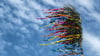 Am Niederrhein ist ein Maibaum umgekippt - es gibt mehrere Verletzte. (Illustration)
