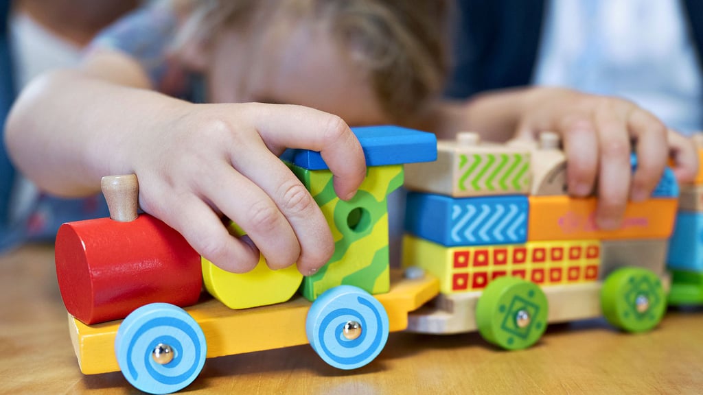 Die Betreuung von Kindern wird immer teurer. Die Stadt Seeland muss einen Teil der Kosten weiterreichen.