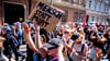 Hunderte Menschen beteiligen sich in Gera an Protestaktionen gegen einen Aufmarsch der rechtsextremen Szene.
