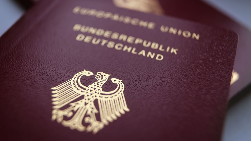 Wer ab dem 1. Mai einen neuen Reisepass oder Ausweis beantragen möchte, kann die Bilder nur noch digital einreichen.