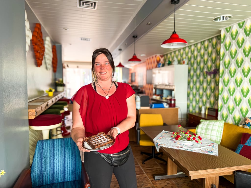 Claudia Lehmann in ihrem "Waffelmax" in Wittenberg.