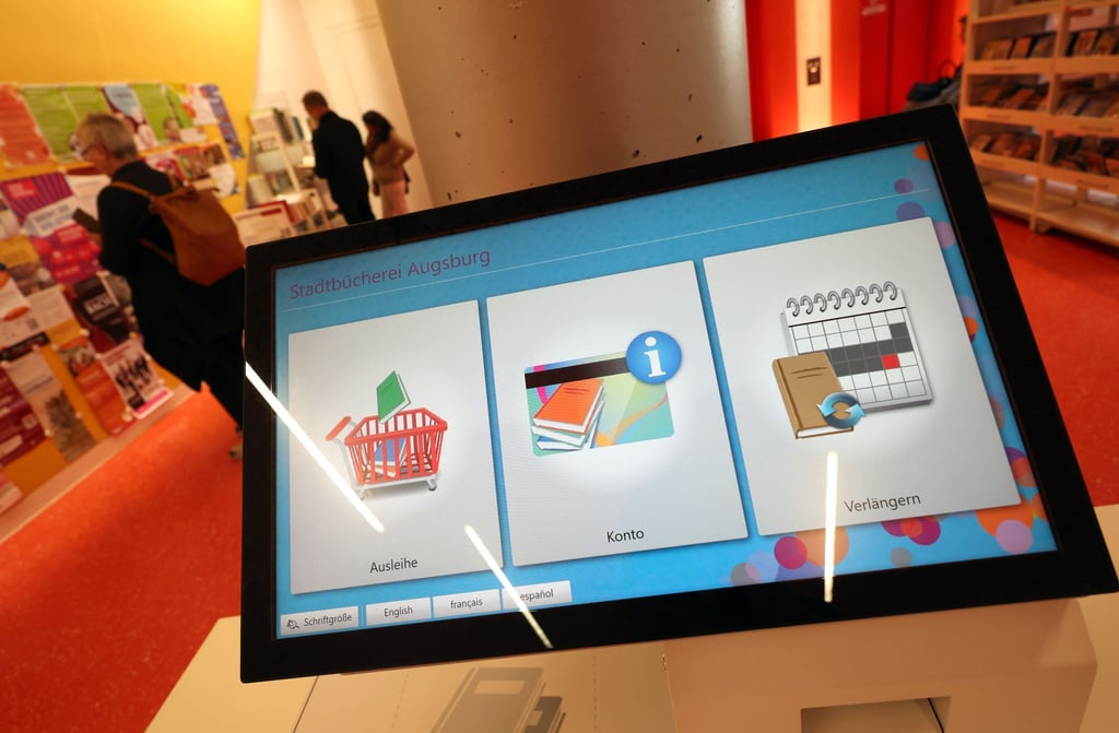 In immer mehr Bibliotheken schreitet die Digitalisierung voran, auch dank des Corona-Sondervermögens. (Archivbild)