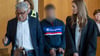 Der Prozess vorm Landgericht Würzburg findet mit Übersetzer (links) statt.