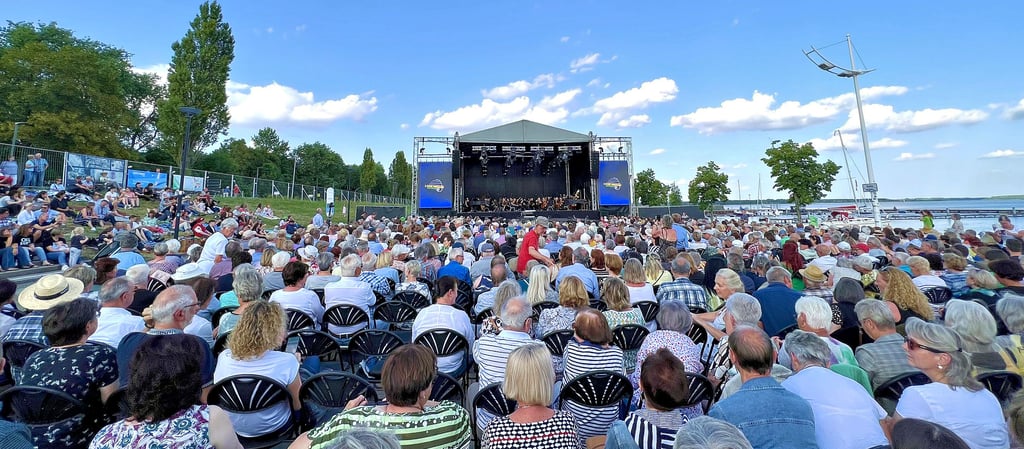 Das waren noch Zeiten: einfach genießen, die Classic Sommernacht am Ufer des Goitzschesees.