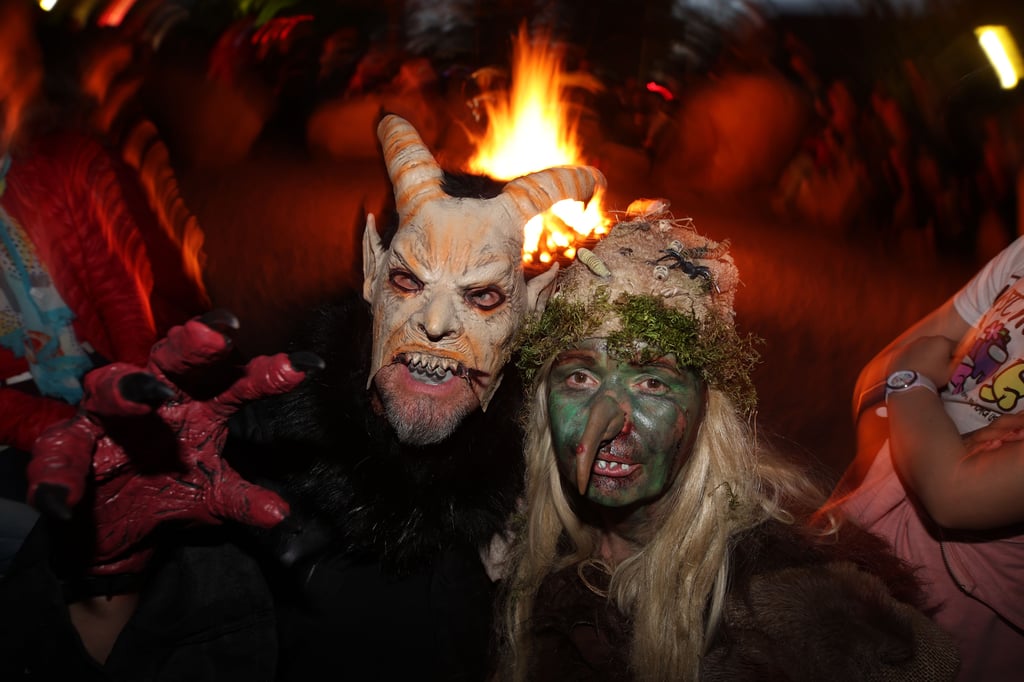 Kreaturen zeigen sich bei der Walpurgisnacht auf dem Hexentanzplatz in Thale.