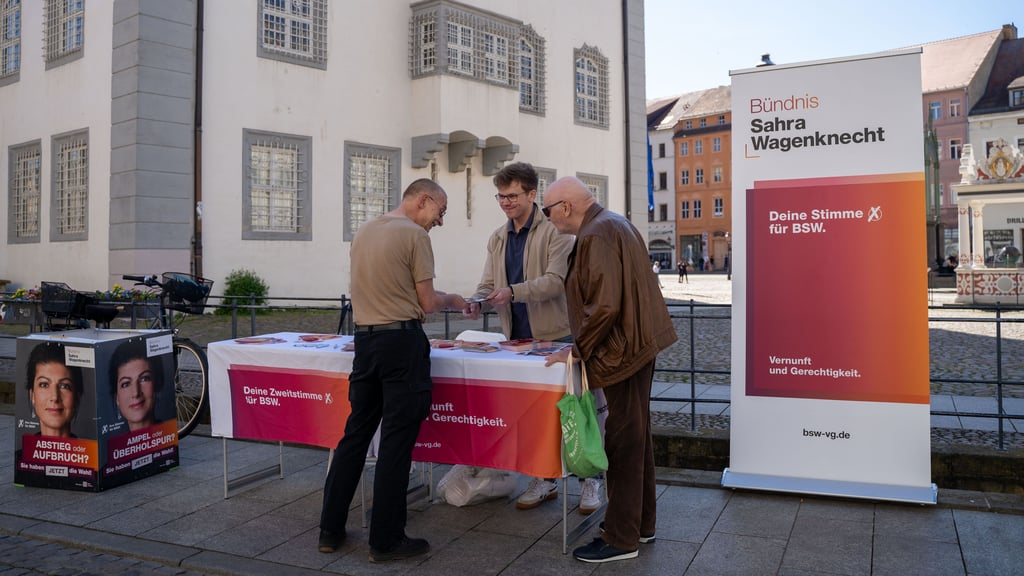 Auch das BSW war präsent: mit einem Stand auf der Rückseite des Alten Rathauses.