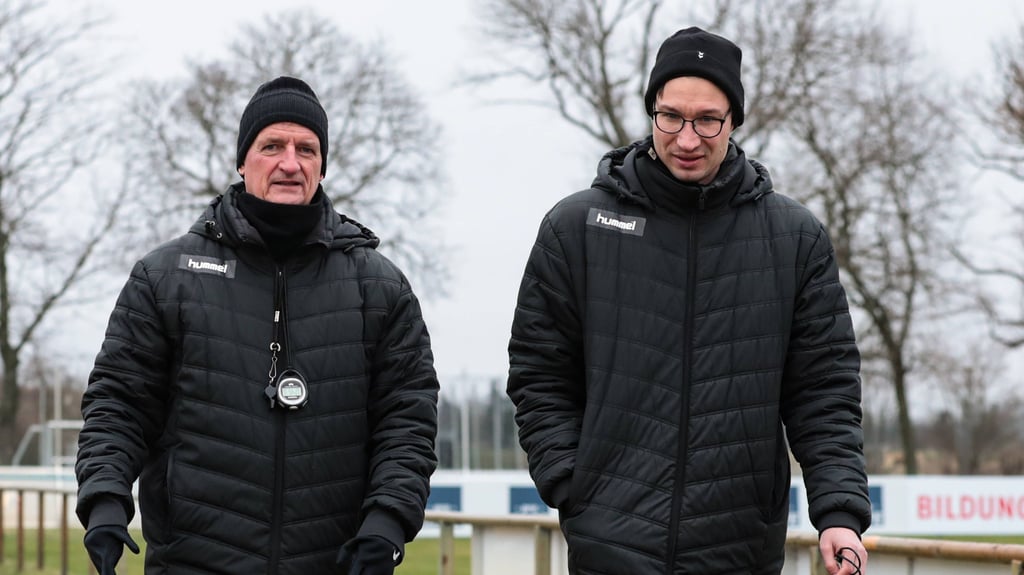 Petrik Sander (l.) und Pascal Ibold trainieren gleichberechtigt die U23 des 1. FC Magdeburg.