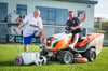 Thomas Ruppe (l.) bildet für den  SC Naumburg am Halleschen Anger mit Daniel Heth ein tatkräftiges Platzwart-Team. Außerdem betreut Ruppe den vor allem bei der Jugend beliebten Kiosk.