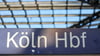 Am Kölner Hauptbahnhof hat am Freitagabend eine zweieinhalb Wochen dauernde weitgehende Sperrung des Zugverkehrs begonnen.