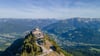Berggaststätte und Mahnmal zugleich: Durch ihre exponierte Lage hat man vom Kehlsteinhaus einen einzigartigen Blick auf die Berchtesgadener Bergwelt.