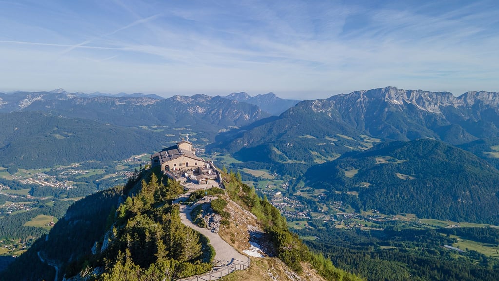 Berggaststätte und Mahnmal zugleich: Durch ihre exponierte Lage hat man vom Kehlsteinhaus einen einzigartigen Blick auf die Berchtesgadener Bergwelt.