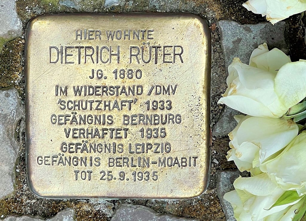 Für NS-Widerstandskämpfer Dietrich Rüter ist vor dem Haus Steinstraße 34 ein Stolperstein verlegt.
