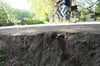 Am Teufelsweg ist die Böschung des neu angelegten Radweges bereits zertrampelt. Das liegt daran, dass Kleingärtner ihre Flächen erreichen müssen.