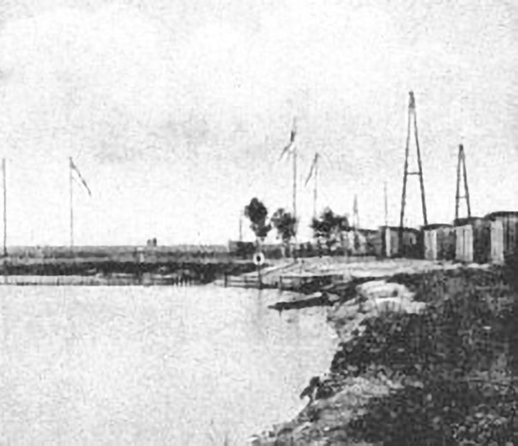 1913 – aus der Tongrube der Ziegelei entstand die heutige Badeanstalt.