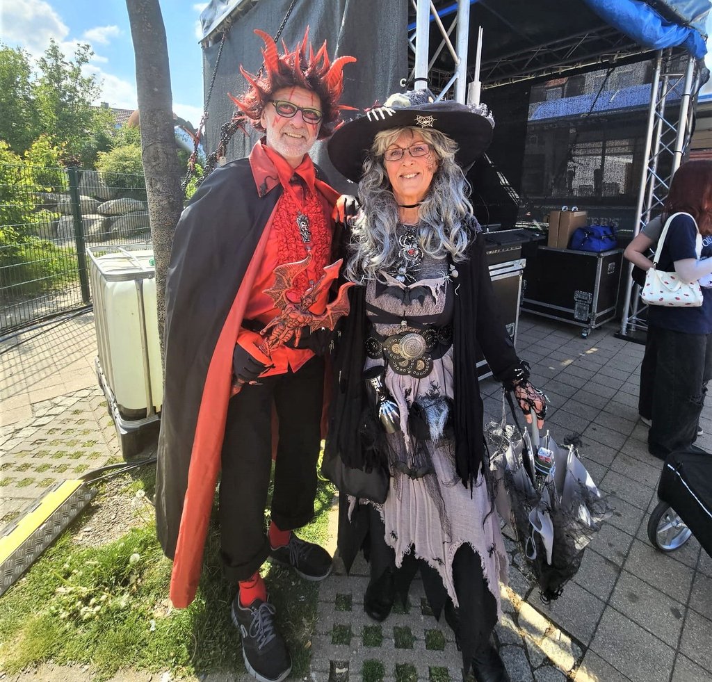 Walpurgismarkt in Thale: Teufel und Hexe gehören einfach dazu.