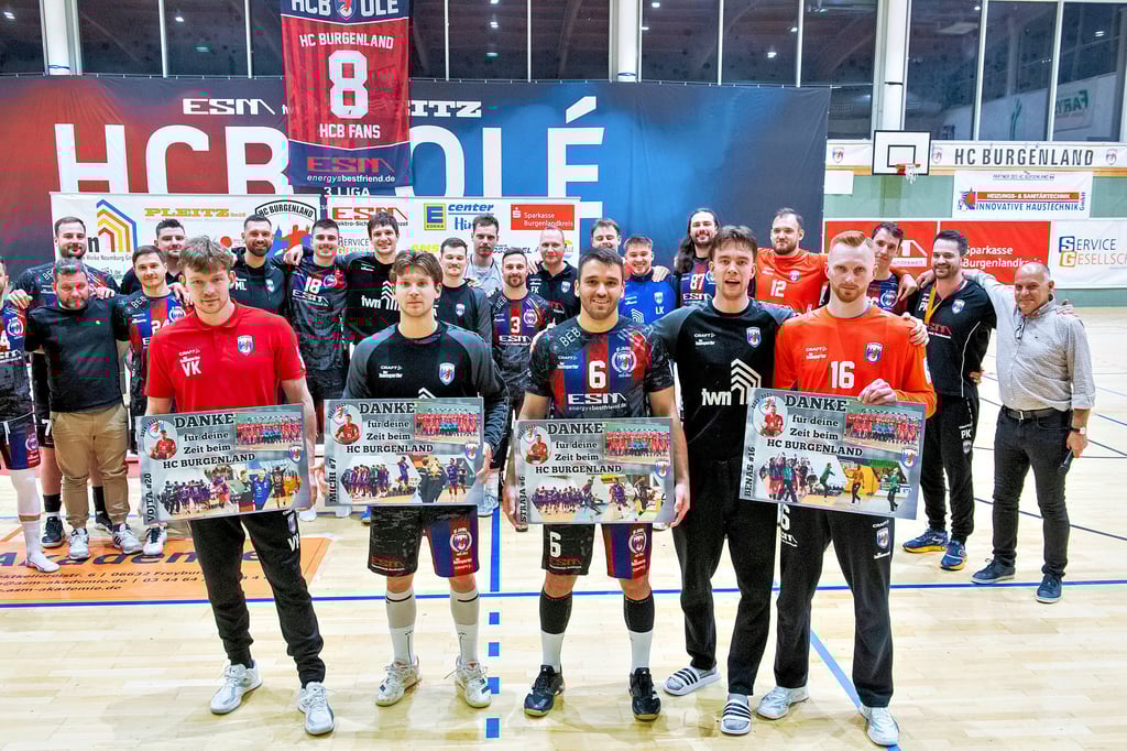 War für sie der 39:33-Sieg am vergangenen Samstag gegen Oranienburg das letzte Heimspiel im Trikot des HC Burgenland? Vojta Kozubik (vorn, v.l.), Michael Günther, Strahinja Vucetic, Franz Häcker und Benas Vaicekauskas wurden verabschiedet; sie verlassen den Club nach dieser Saison. Möglicherweise müssen sie aber noch die Abstiegsrelegation gegen Plauen-Oberlosa bestreiten.