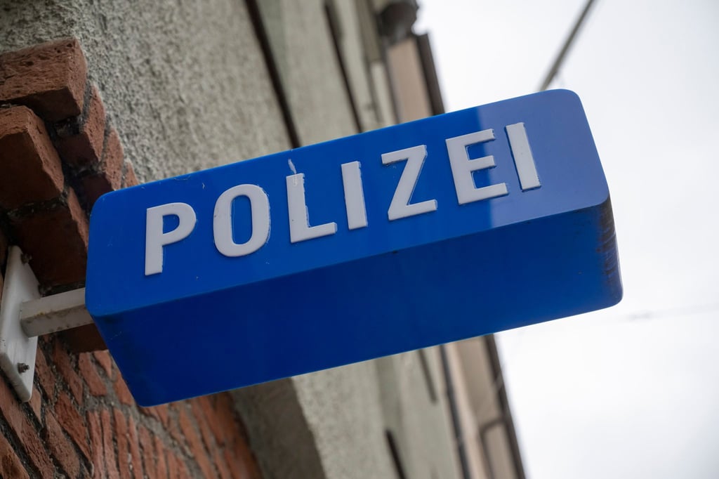 Die Polizei bittet um Mithilfe bei der Suche nach der 18-Jährigen und ihrem Kind. (Symbolbild)