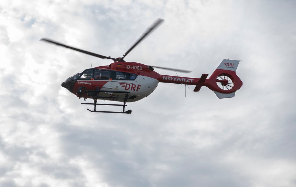 Der verletzte Motorradfahrer kam per Rettungshubschrauber in eine Klinik nach Halle.