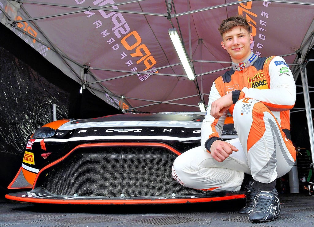 Hugo Sasse aus Aschersleben überzeugte mit zwei Podestplätzen bei der Sportwagen-Nachwuchsserie in Oschersleben. Auch bei den nächsten Rennen möchte er vorne mitmischen.