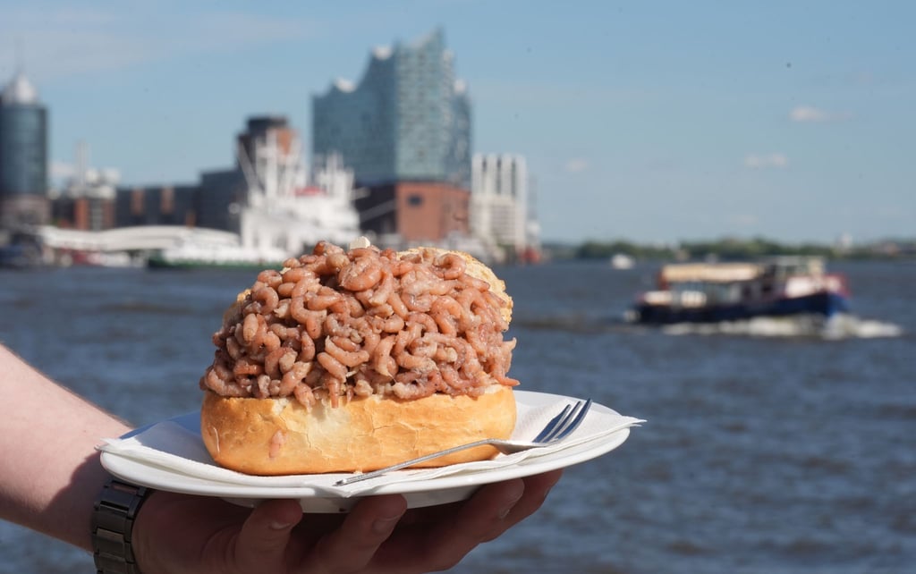 Krabbenbrötchen sind auch dieses Frühjahr vielerorts sehr teuer.