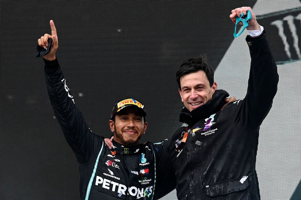 Ein Bild aus erfolgreichen Zeiten: Toto Wolff (r) und Lewis Hamilton.