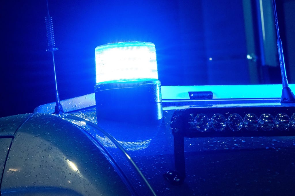 Als in Bremen gleich mehrere Feuer lodern, ist die Polizei schnell zur Stelle. (Symbolbild)