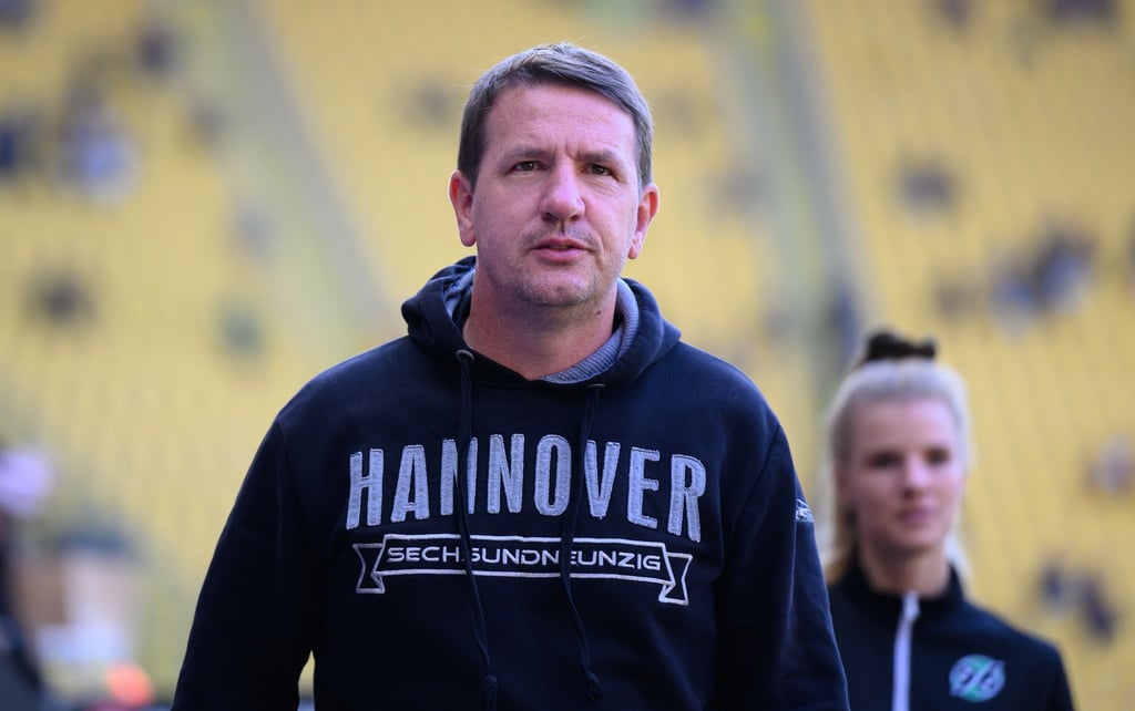 Trainer Daniel Stendel und Hannover 96 II steigen aus der 3. Liga ab.