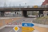 Blick auf die gesperrte Brücke am Damaschkeplatz in Magdeburg.