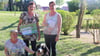 Carola Berger (Mitte) erhielt eine Spende  vom Heimatverein Wittenmoor-Vollenschier. Cathleen Kruse (links) und Anja Mattis  übergaben  den symbolischen Spendenscheck.