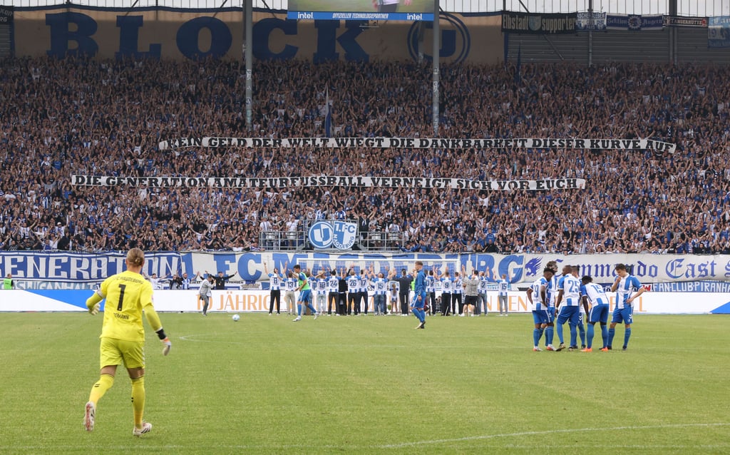 Die Aufstiegshelden von 2015 genossen den Abend trotz des Spielausgangs gegen Münster sehr.