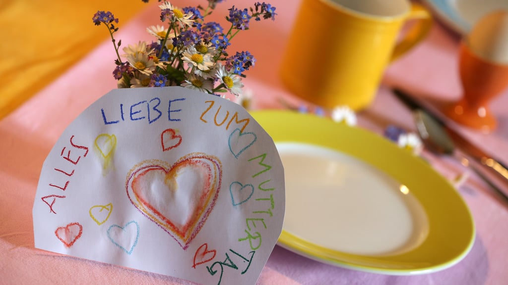 Jedes Jahr am zweiten Sonntag im Mai ist Muttertag. 2025 fällt der Muttertag auf den 11. Mai.