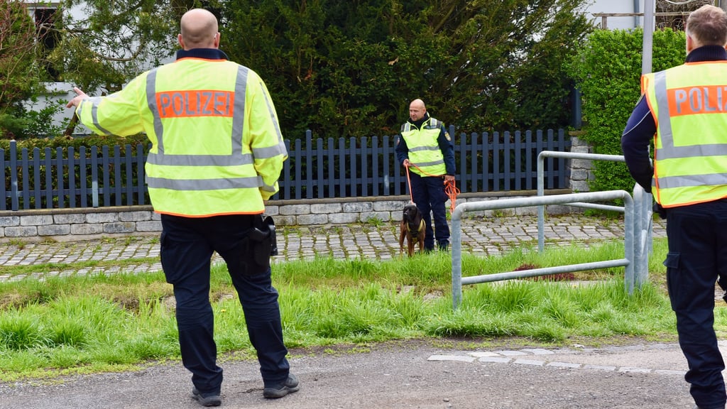 Ein Foto von einer der Suchaktionen nach der vermissten jungen Frau in Benndorf.