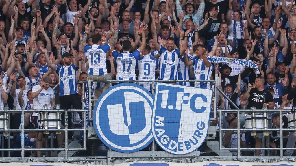 Die FCM-Aufstiegshelden von 2015 haben sich im Heimspiel gegen Münster noch einmal von Block U ausgiebig feiern lassen.