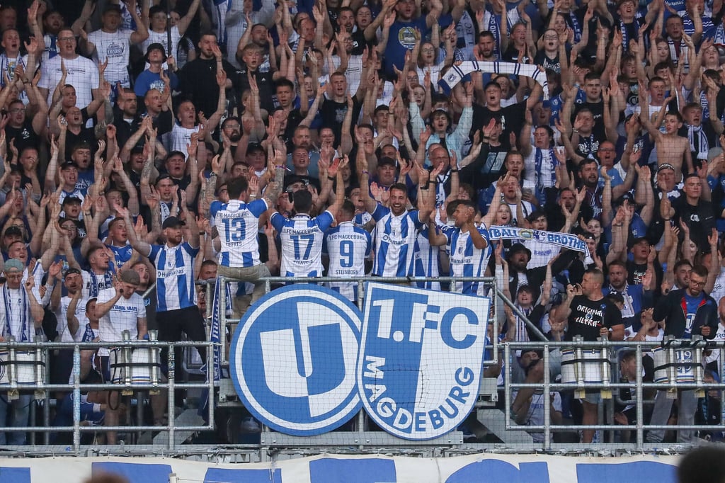 Die FCM-Aufstiegshelden von 2015 haben sich im Heimspiel gegen Münster noch einmal von Block U ausgiebig feiern lassen.
