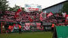 Jan Löhmannsröben und Niclas Stierlin unterstützten ihr HFC-Kollegen im Fanblock.