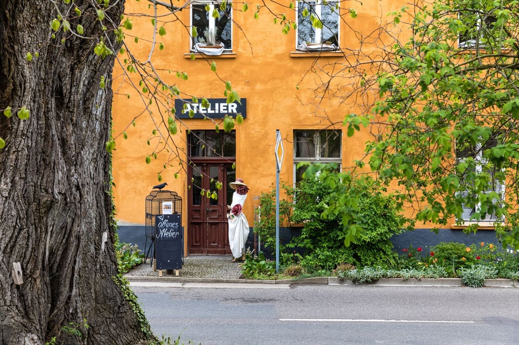 Künstler in Brandenburg öffnen wieder ihre Ateliers. Am ersten Maiwochenende können Interessierte Einblicke in das kreative Schaffen gewinnen. (Archivbild)