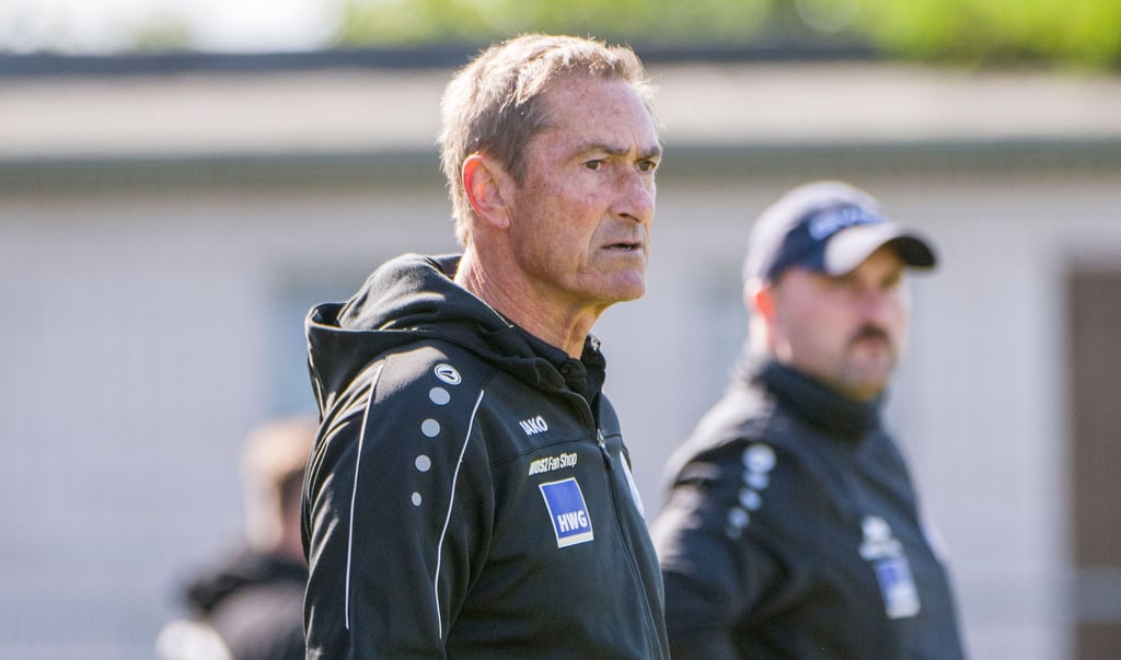 Dieter Hausdörfer beendet seine Tätigkeit als Trainer beim VfL Halle 96 nach drei Jahren